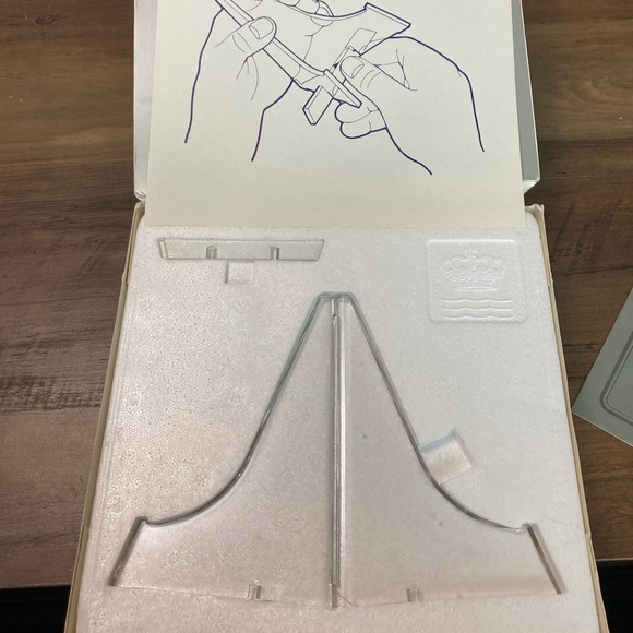 Vintage Thumbelina Decorative Plate w/ stand - Picture 5 of 7